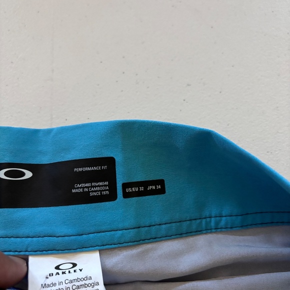 New mens Oakley board shorts various sizes - Picture 2 of 5